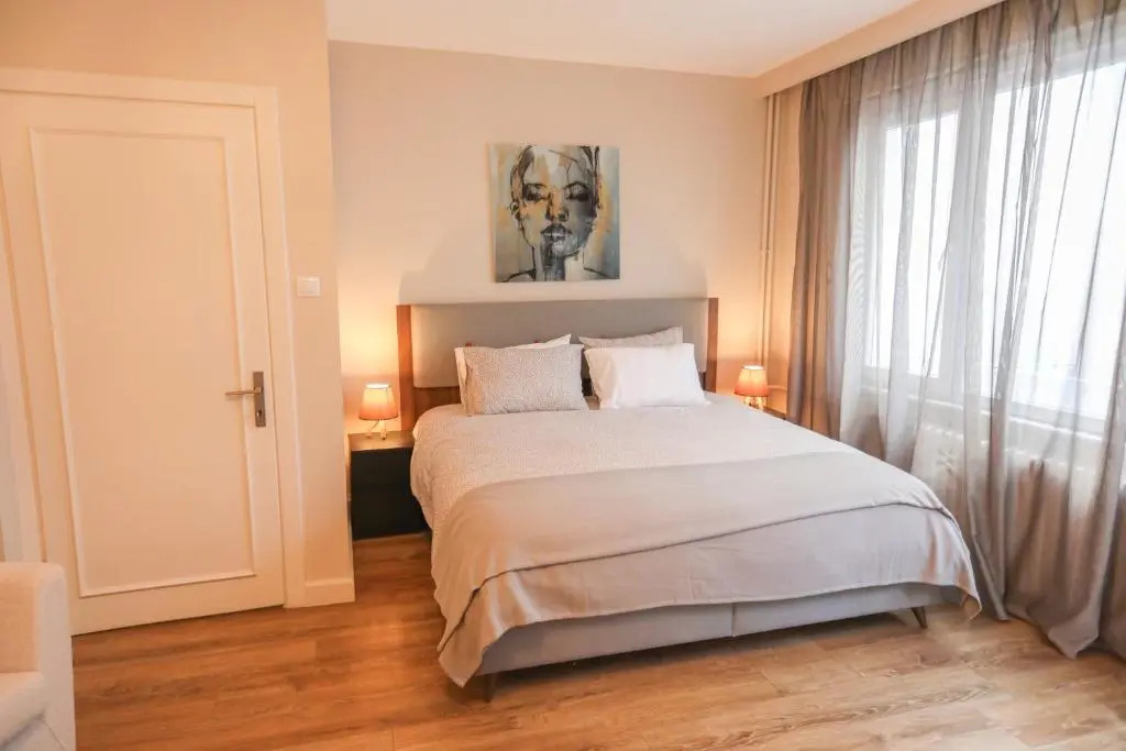 Fargo 4 Luxury Apartment