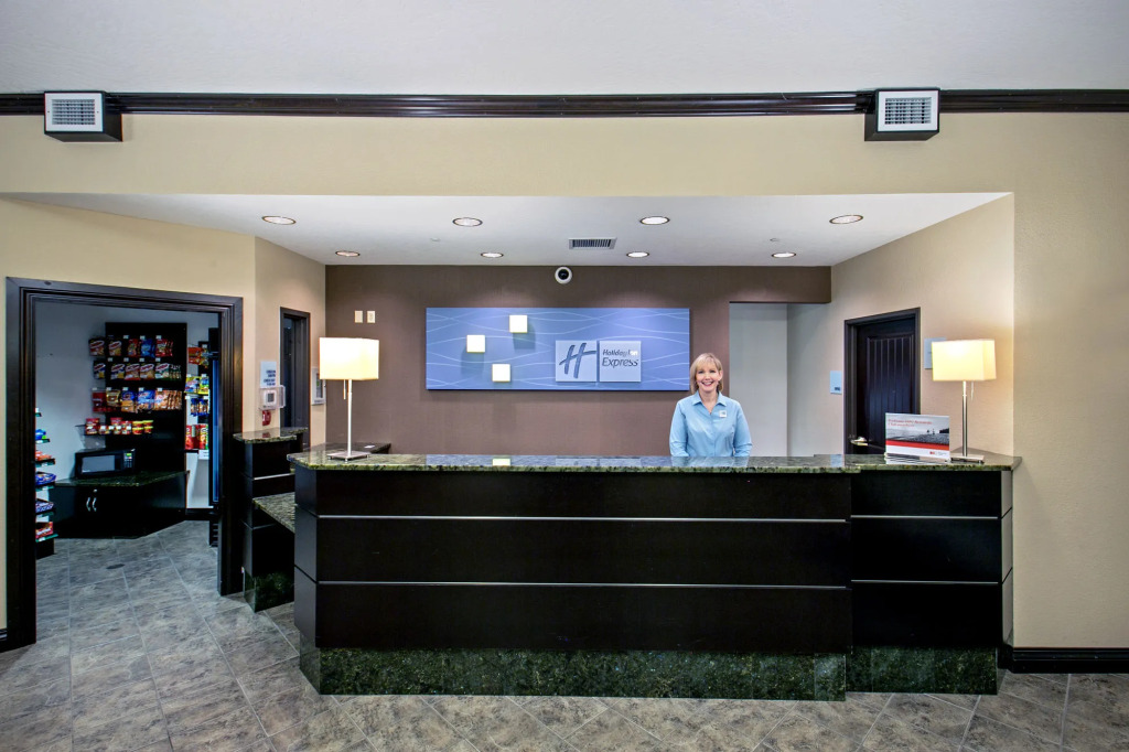 Holiday Inn Express & Suites - Green Bay East by IHG