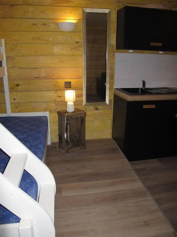Ambiance chalet T1 bis cosy pour 5 personnes avec patio à 25 mn des plages