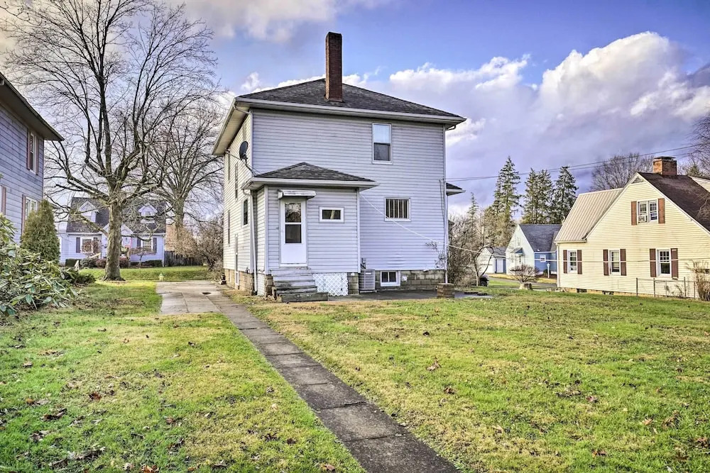Charming & Family-Friendly Zanesville Home
