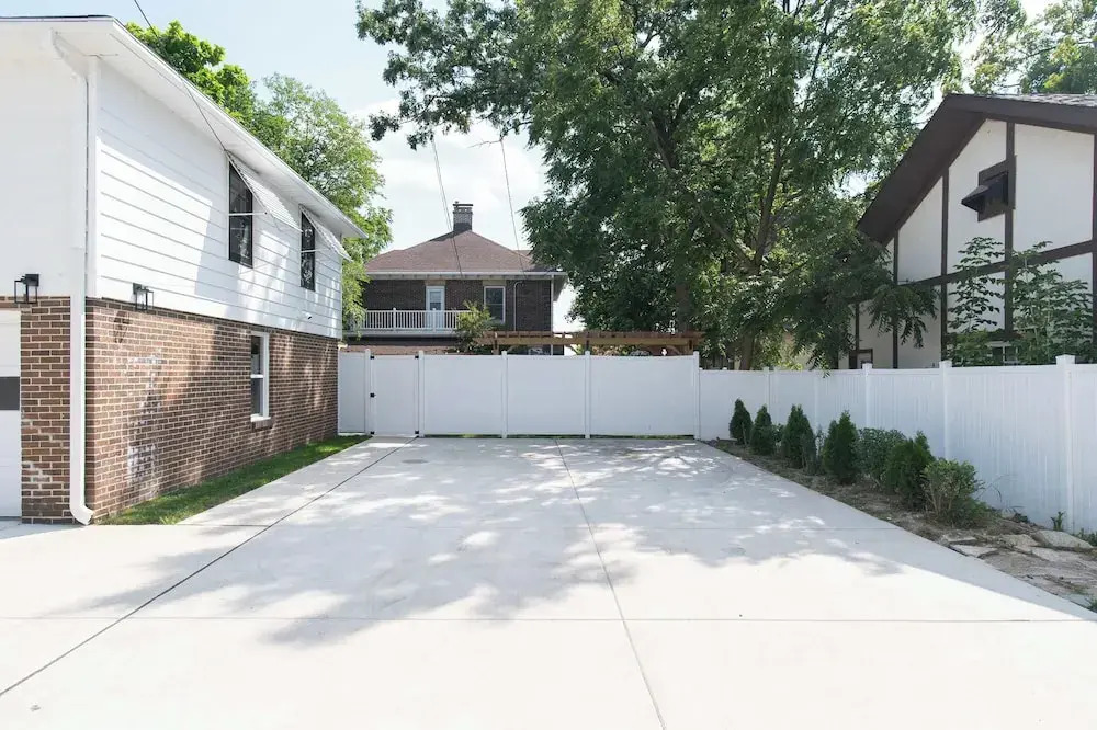 4 BDR Lake Geneva Estate Across From Beach!