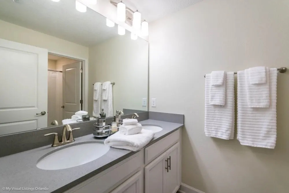 Gorgeous Townhome In Champion's Gate Near Disney! 4 Bedroom Townhouse by RedAwning