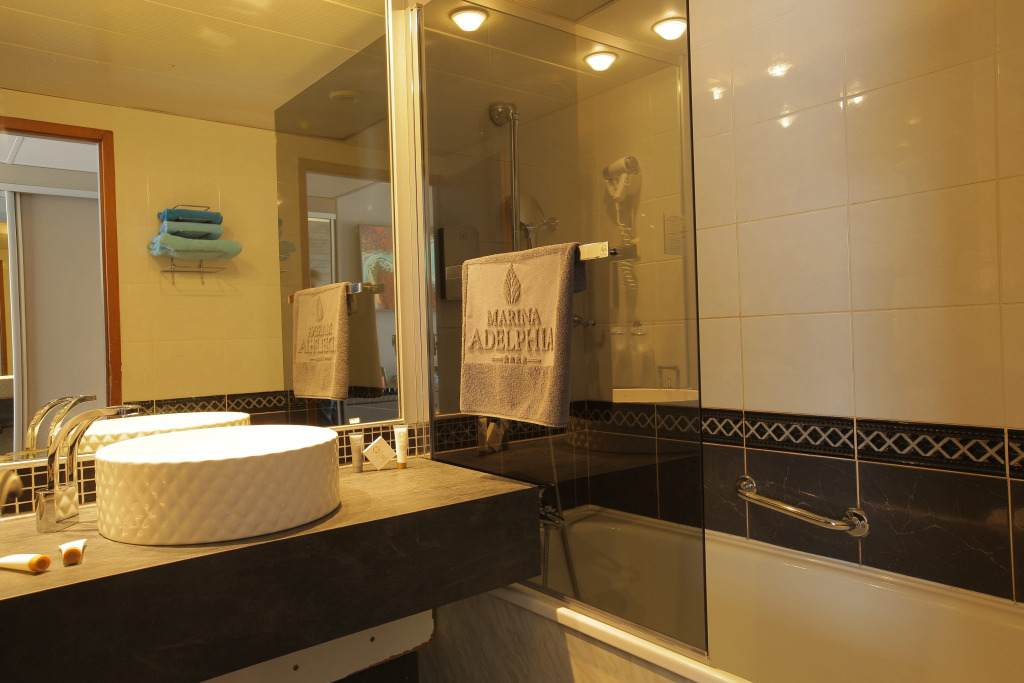 Logis Hôtel & Spa Marina dAdelphia