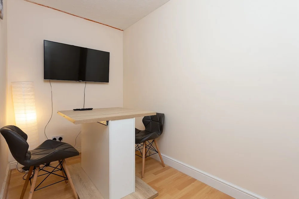 3 Bedroom Flat Near Canary Wharf