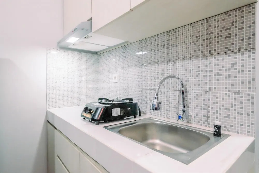 Well Furnished And Comfy 2Br At Royal Heights Apartment