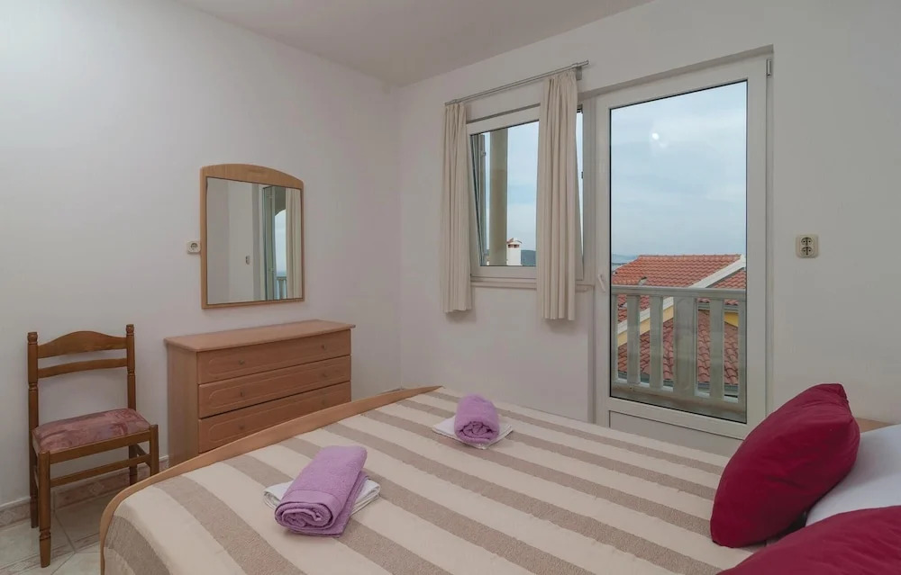 Holiday Home Bok