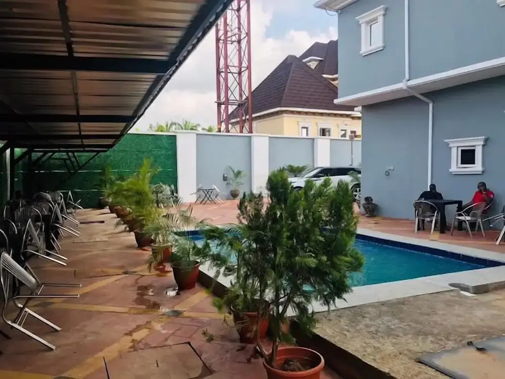 King Dee Suites and Apartments