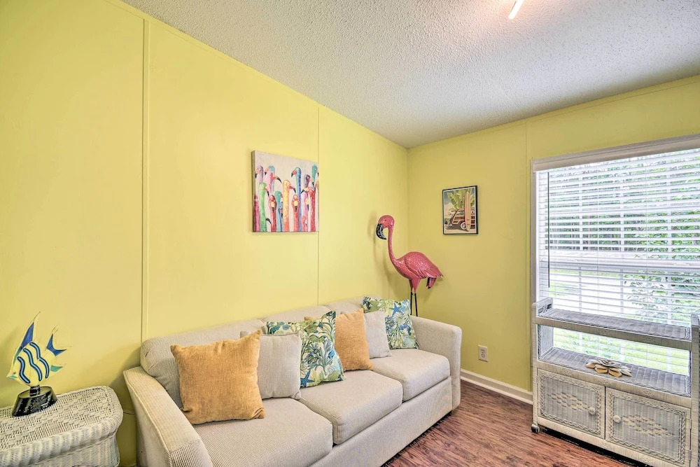 Charming Supply Home < 2 Mi to Holden Beach!