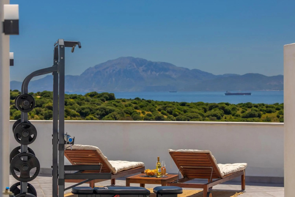 Views, Terrace & Pool - Fibre WIFI - SimplyTarifa