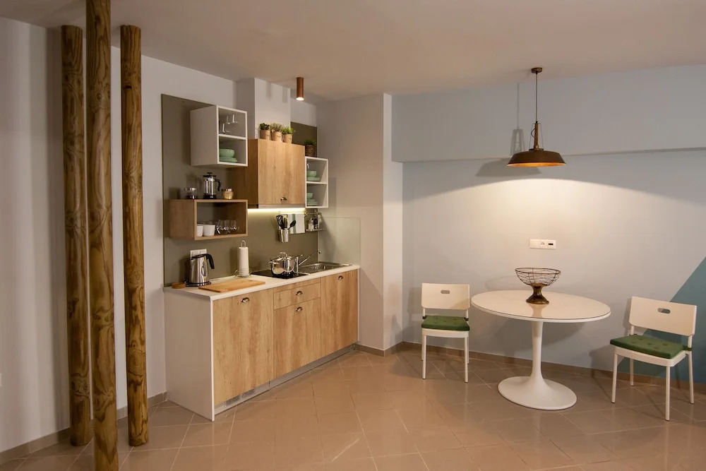 Dynasta Central Suites