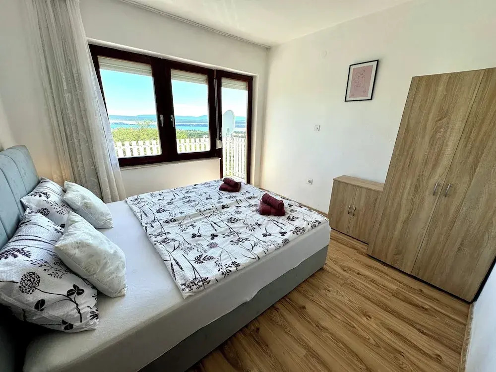 Apartment Lora 2