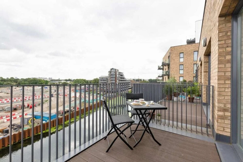 Modern 1bed W/balcony in Bromley, 7mins to Tube