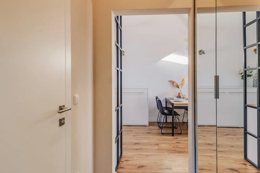 REZYDENCJA ORNAK 5 - stylowe apartamenty z balkonami i jacuzzi, 5 min pieszo do Krupówek, IZBY PODHALAŃSKIE