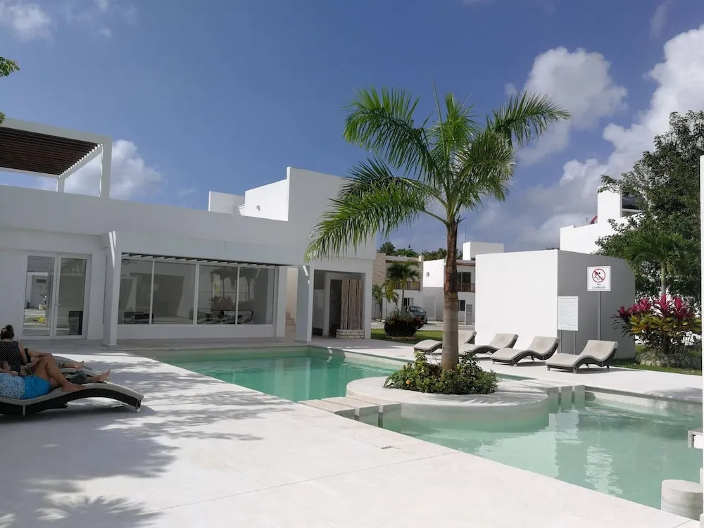 Grace Hauzz By Perlitas Home