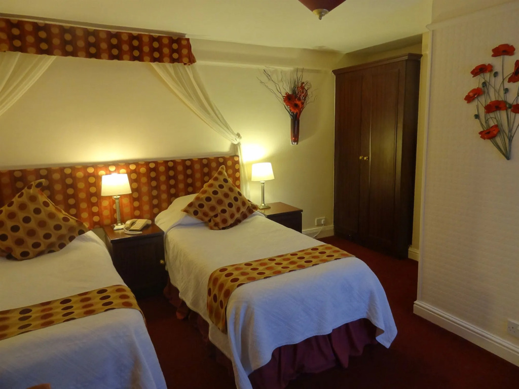 Edward Hotel