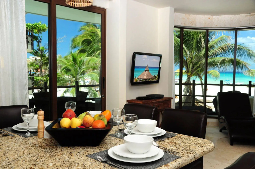 El Taj Oceanfront and Beachside Condo Hotel