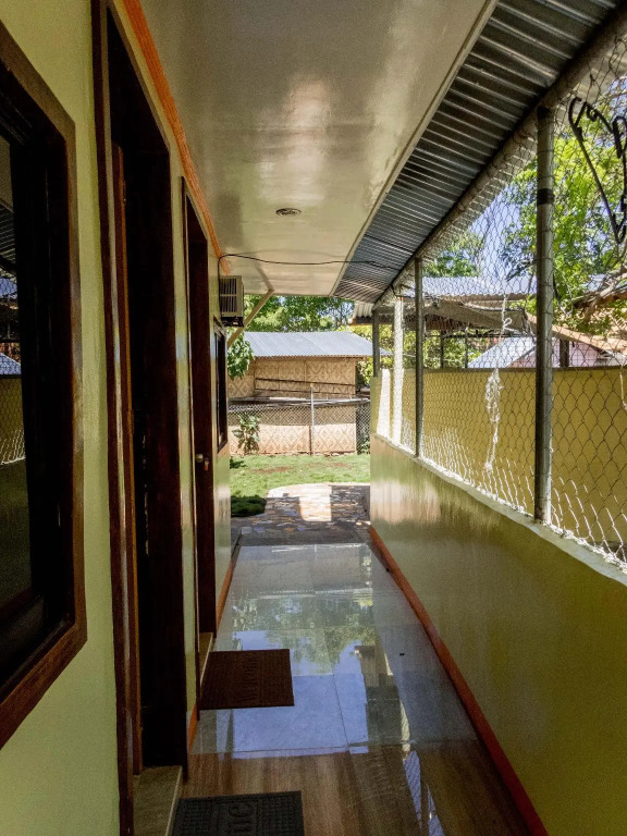 Alona J&J Tourist Inn