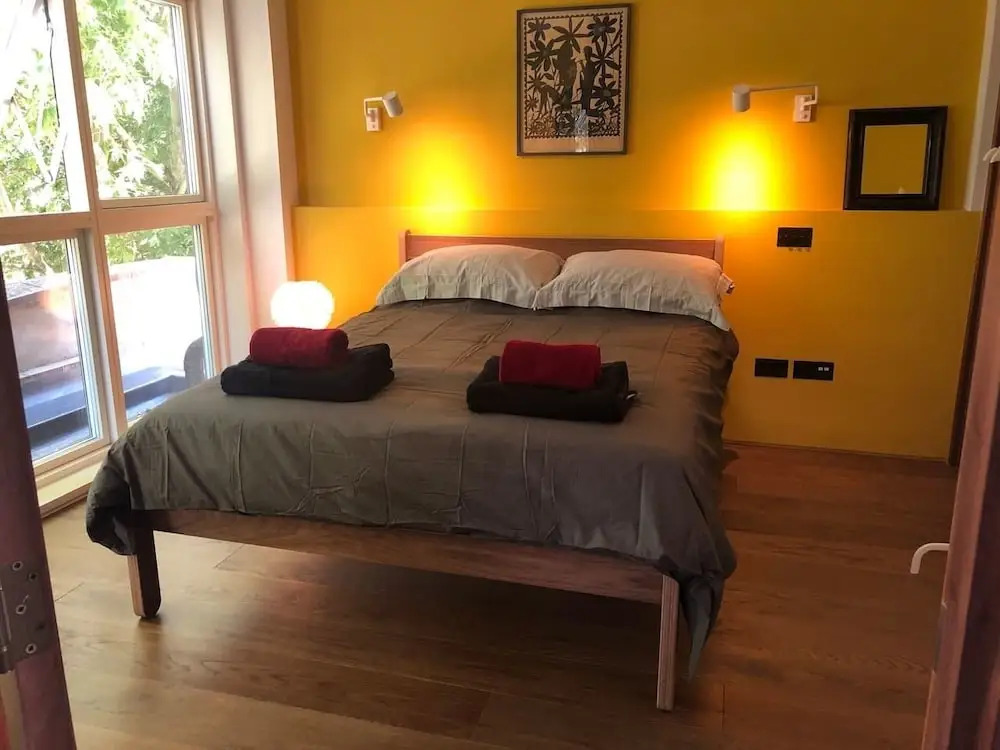 3-bed Flat w/ 2 Terraces in Hackney, East London!