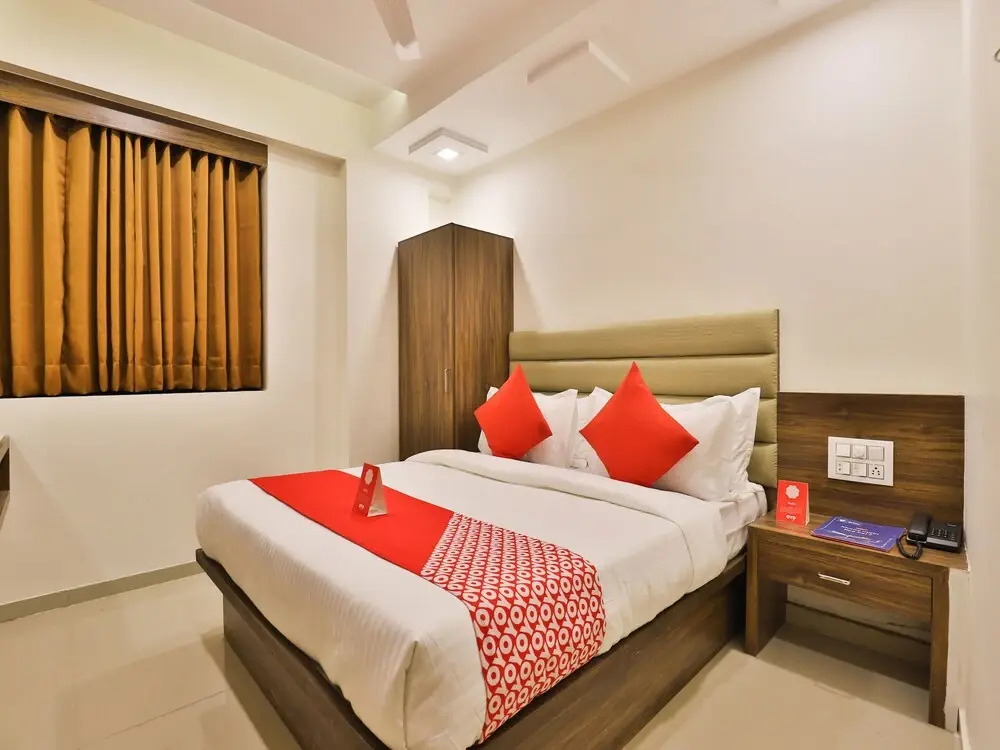 OYO 11922 Hotel Sunstar Inn