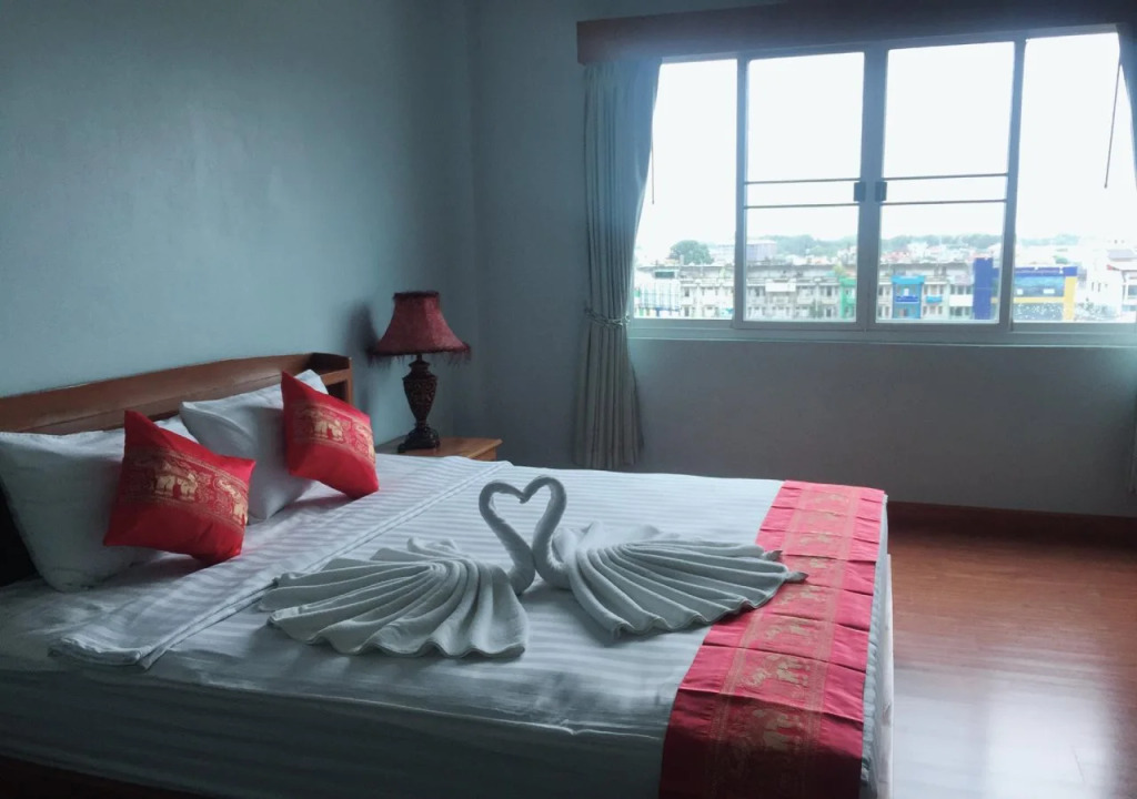 Golden Cherry Hotel