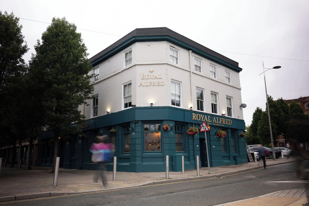 The Royal Alfred - Opposite Central Train Station
