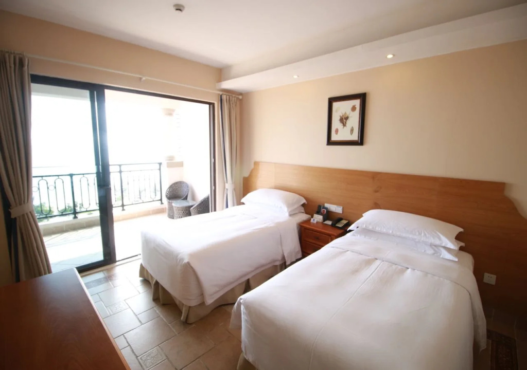 Twin Moon Bay WeHouse Hotel