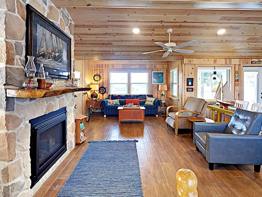 Salt Pines Cottage on 9th Street 3 Bedrooms 2 Bathrooms Home