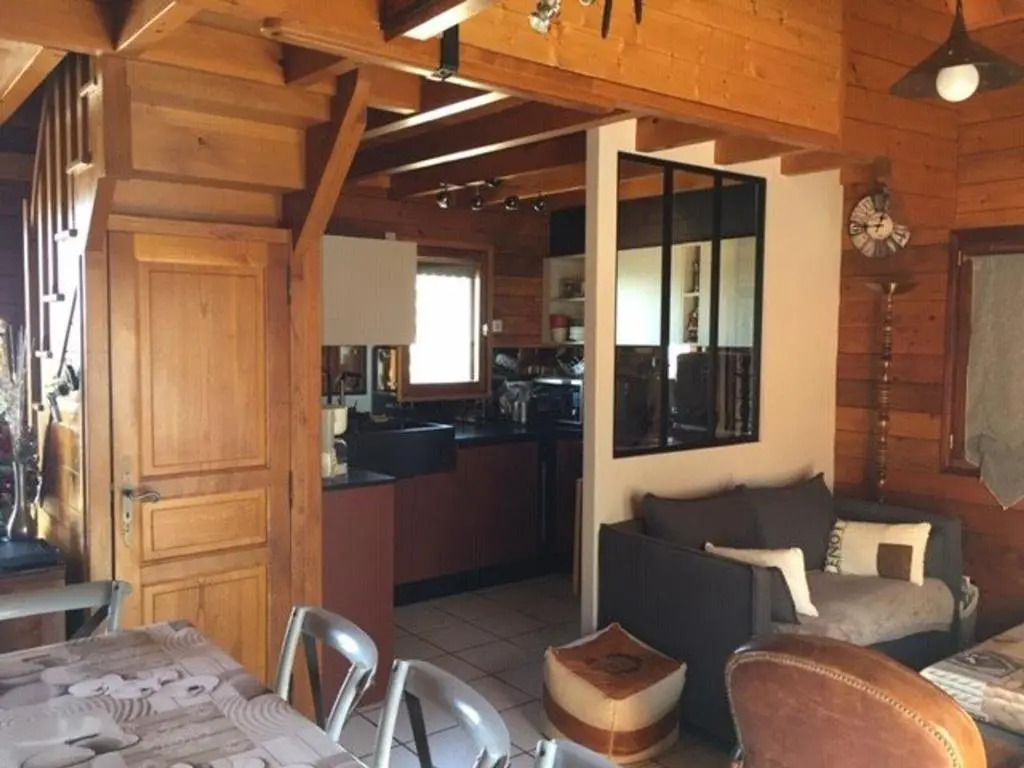 Chalet cosy 6/8 pers. près des pistes avec équipements complets et parking gratuit - FR-1-602-92