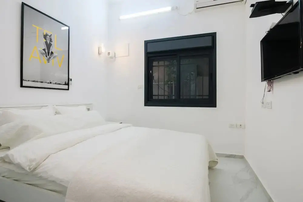 1 BR with Patio in City Center by FeelHome
