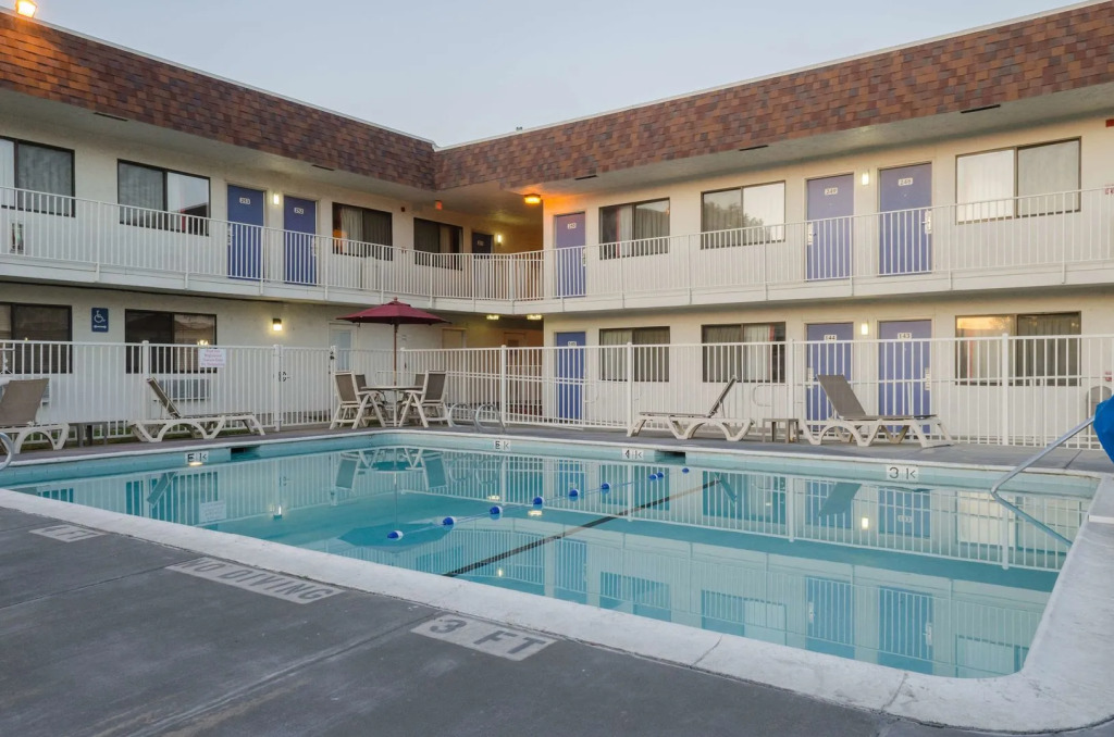 Super 8 by Wyndham Turlock
