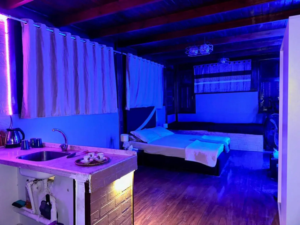 Elegant studio with private entrance with full services