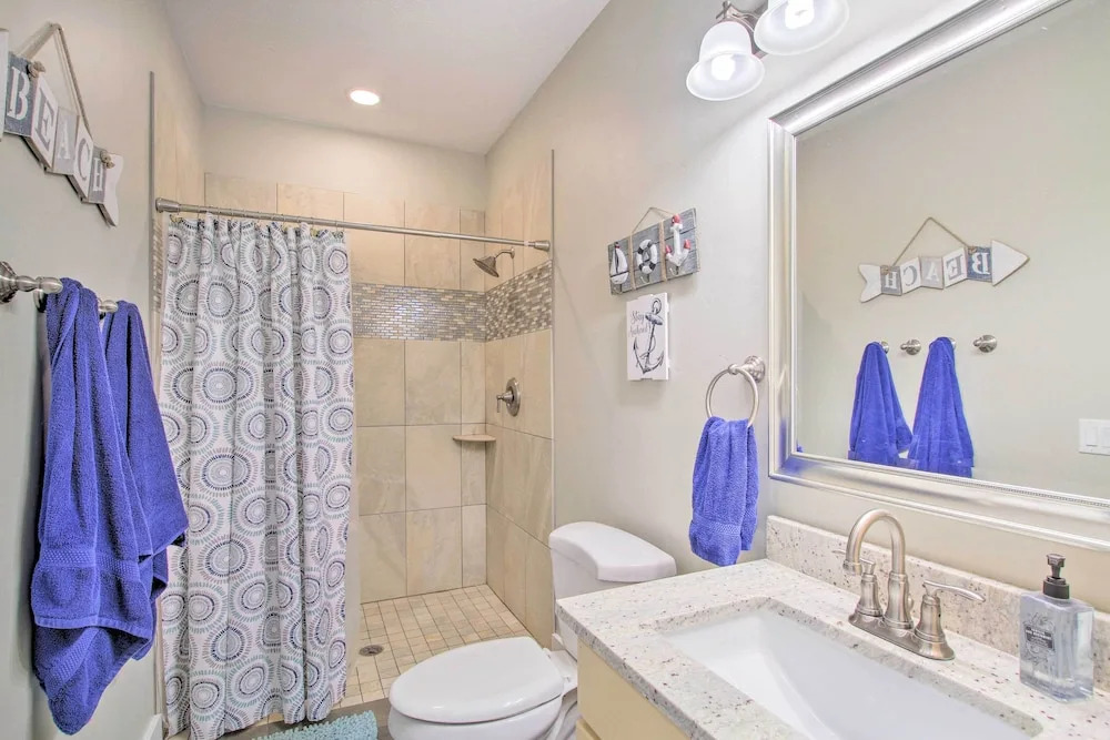 Garden City Gem: Private Hot Tub & Game Room