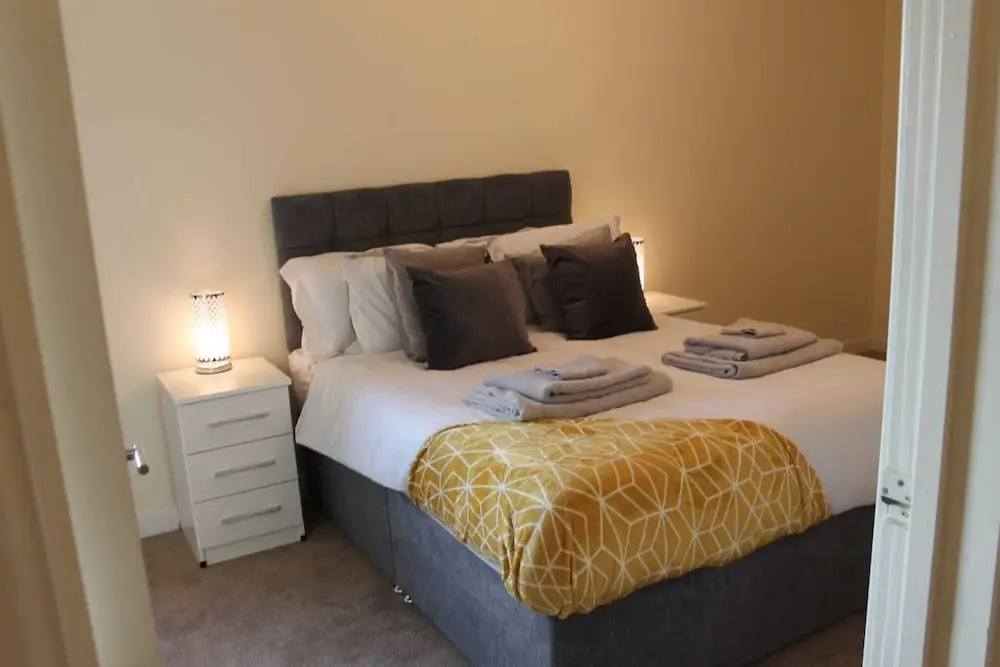 Remarkable 2-bed Apartment in Reading