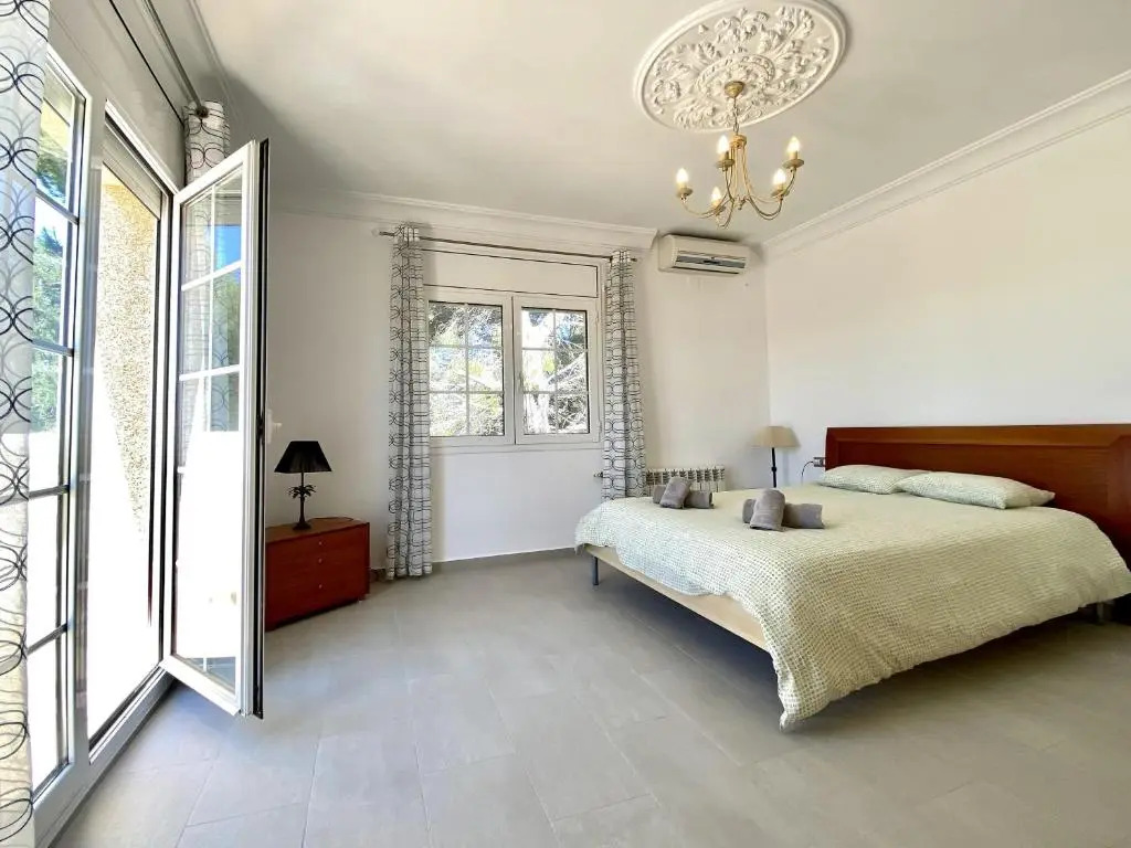 Villa Montserrat 4bedroom with sea and mountain views & air-conditioning & private swimming pool