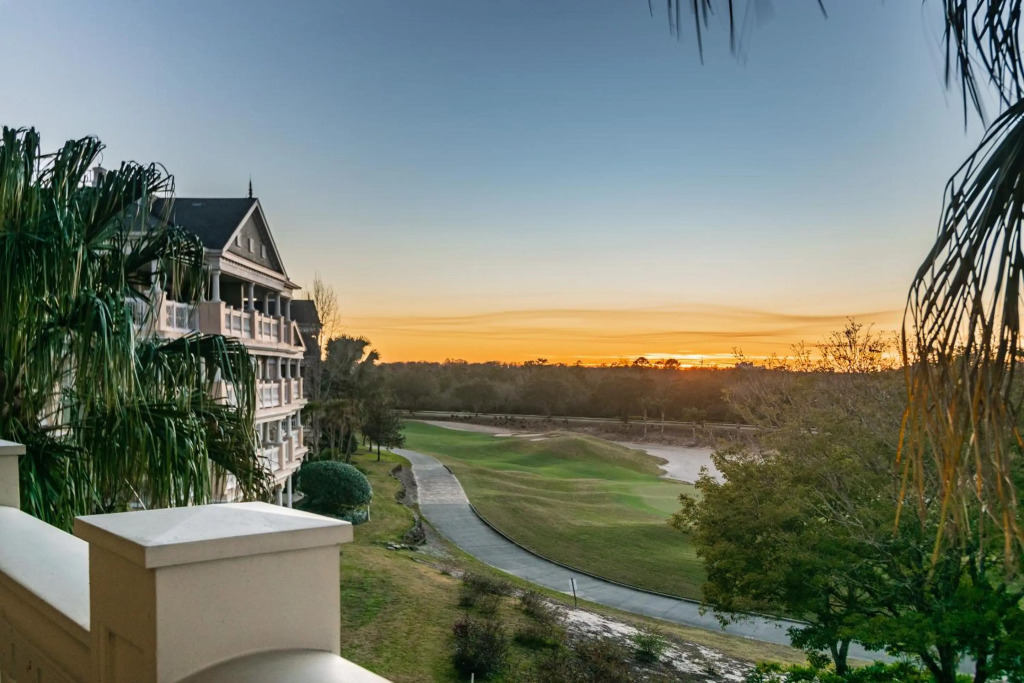 A DISNEY REUNION! 5 Heated Pools, New, Near Dis, Sleeps 8