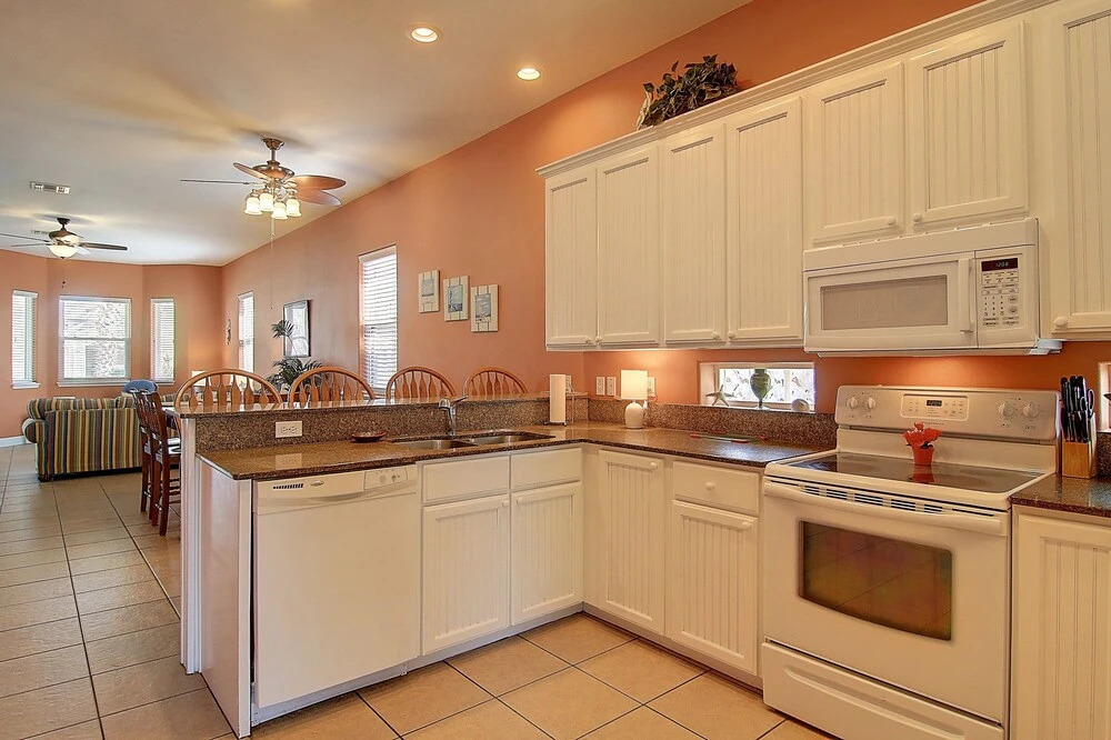 Tropical Niche 3 Bedroom Home by Redawning