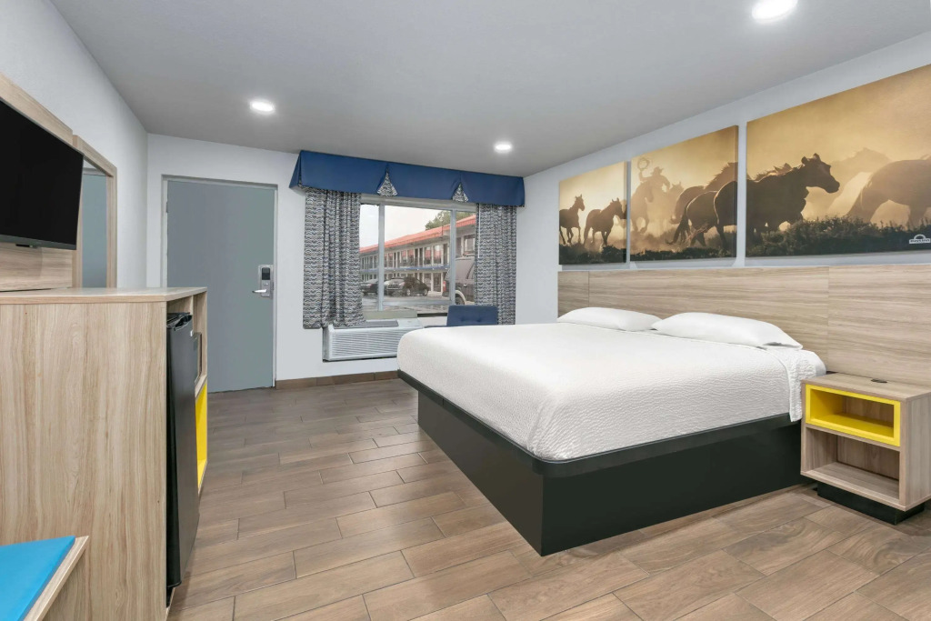 Days Inn by Wyndham South Fort Worth