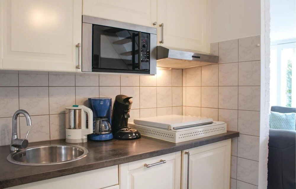 Awesome Home in Bruinisse With 3 Bedrooms and Wifi