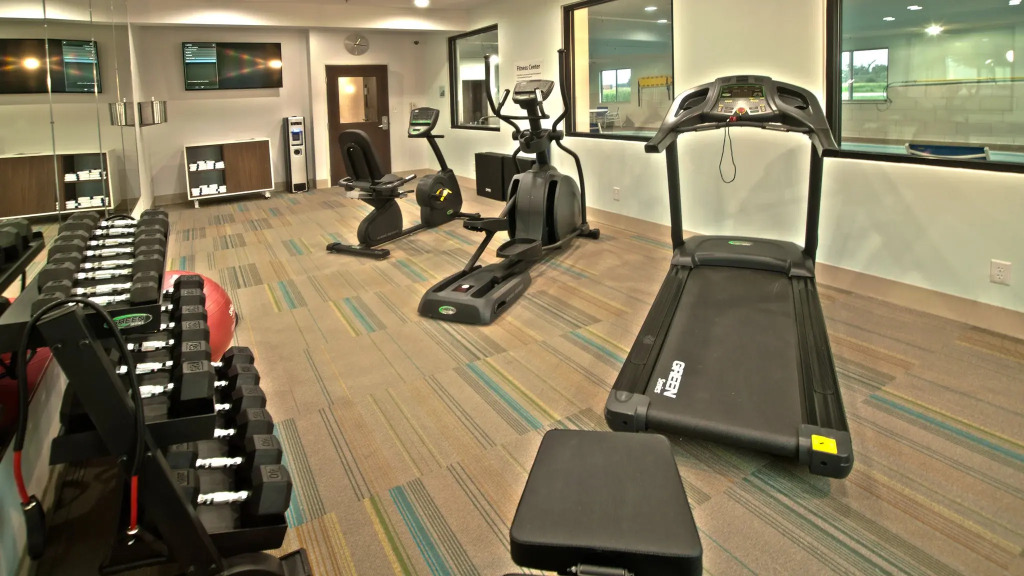Holiday Inn Express & Suites Evansville North by IHG