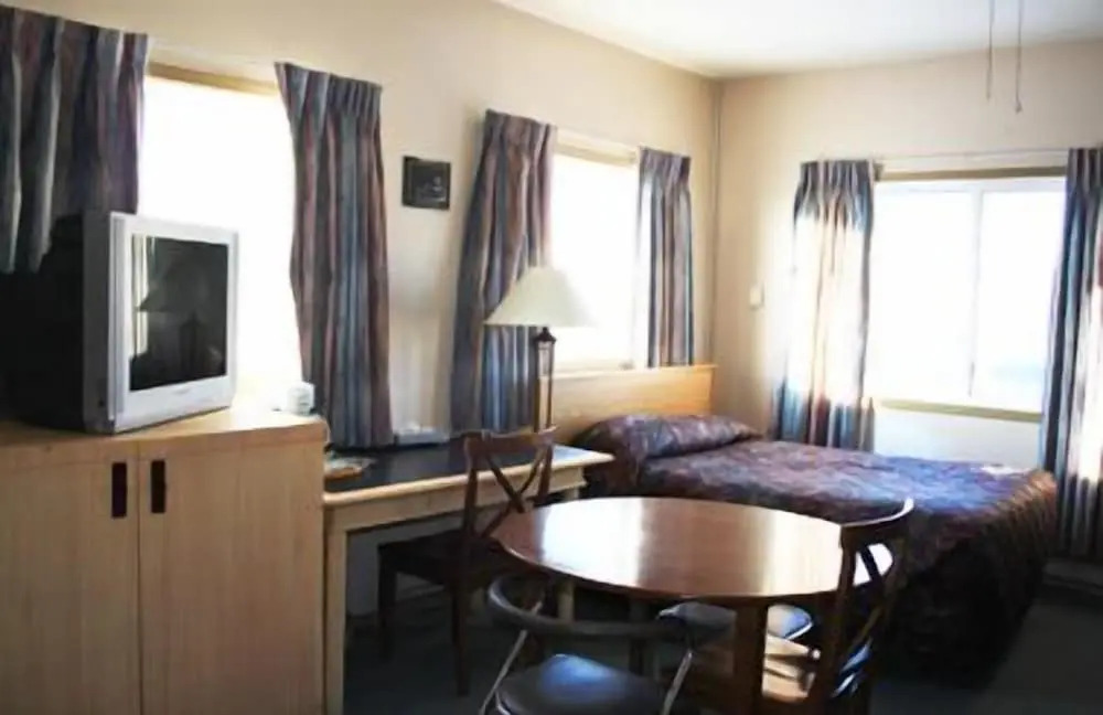 Woodland Motor Inn