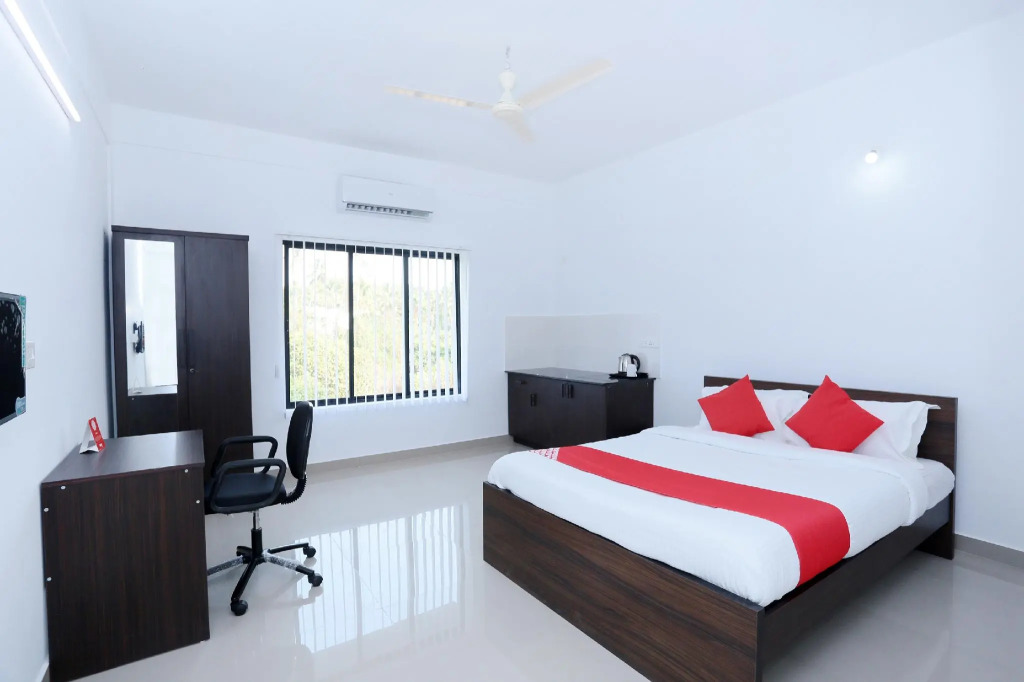 OYO Flagship 30431 Camp Mars Apartments,