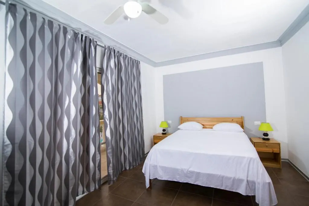 Residencial Las Palmeras de Willy Boca Chica