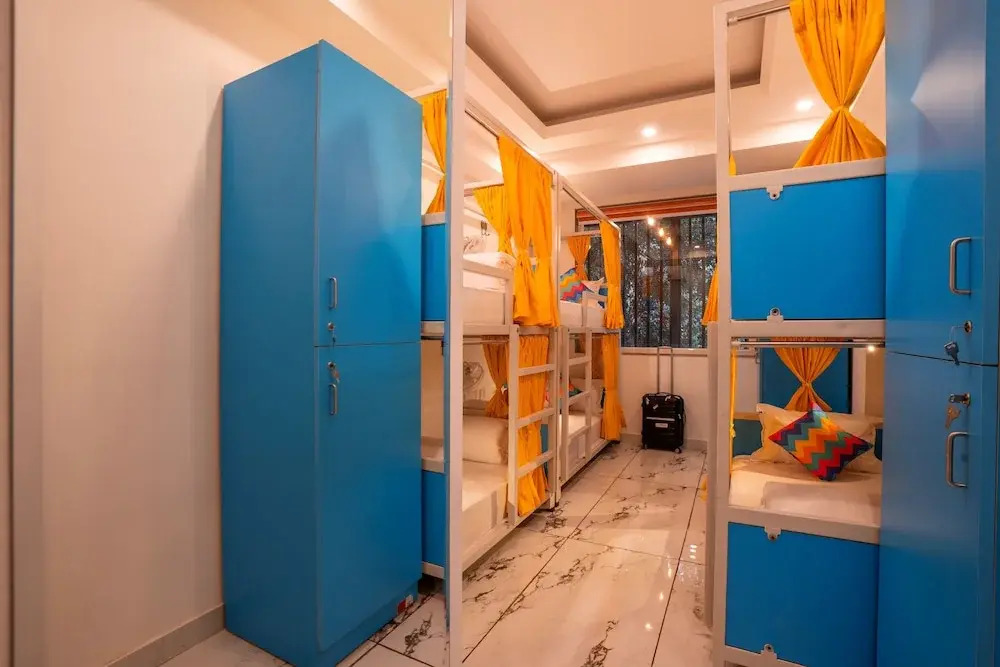goSTOPS Gurugram, Baani Square PLUS - Private Rooms & Dorms
