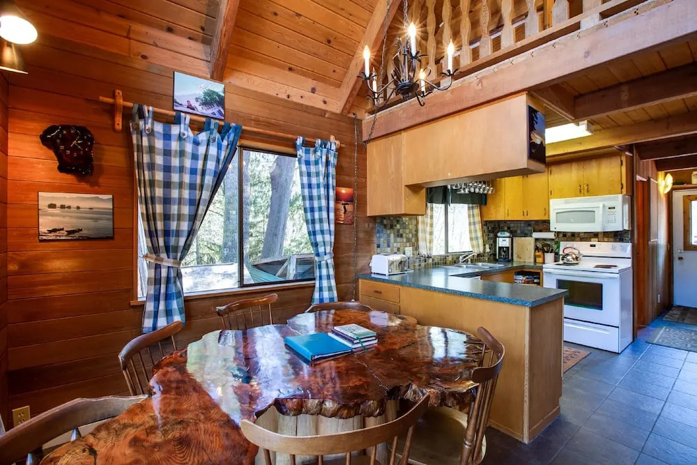 53MBR - Hot Tub - Wi-Fi - Sleeps 6