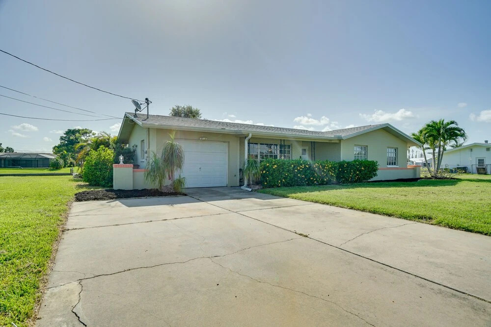 Dock & Screened Porch: Waterfront Cape Coral Home