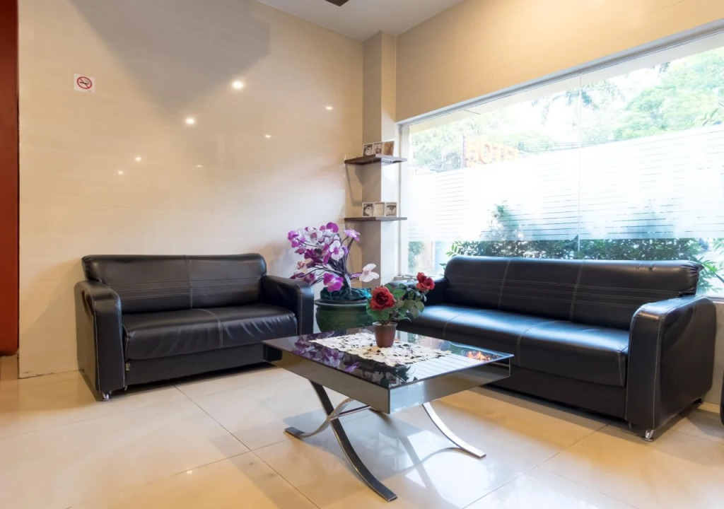 OYO 996 Hotel Transit