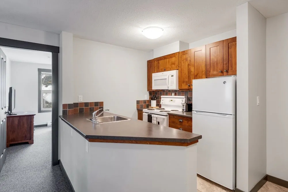 SPACIOUS Studio | Ski In/Out | Pool & Hot Tubs | in the Heart of PANORAMA RESORT