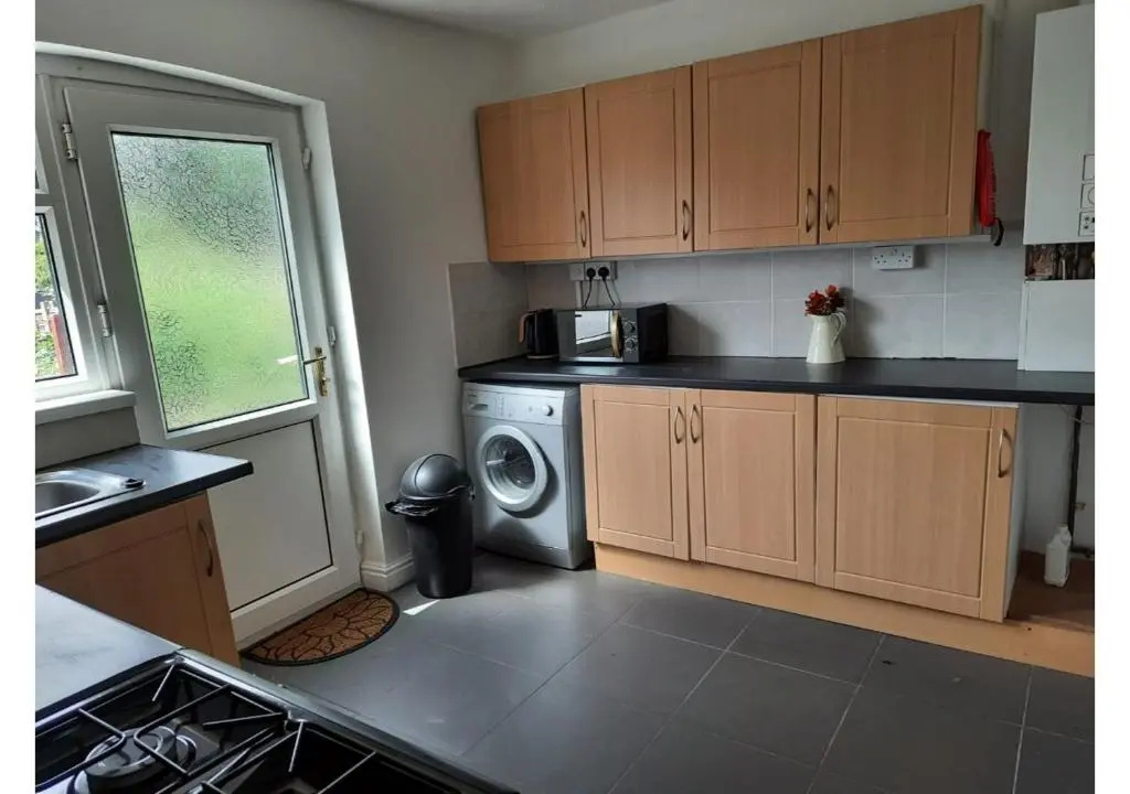 CIean and cozy quiet 3 bedroom house close to NEC and Heartland Hospital best for contractors or families