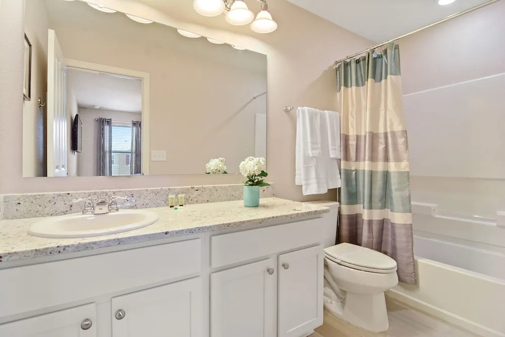 Four Bedroom Sleeps 10 w Gameroom 5152a