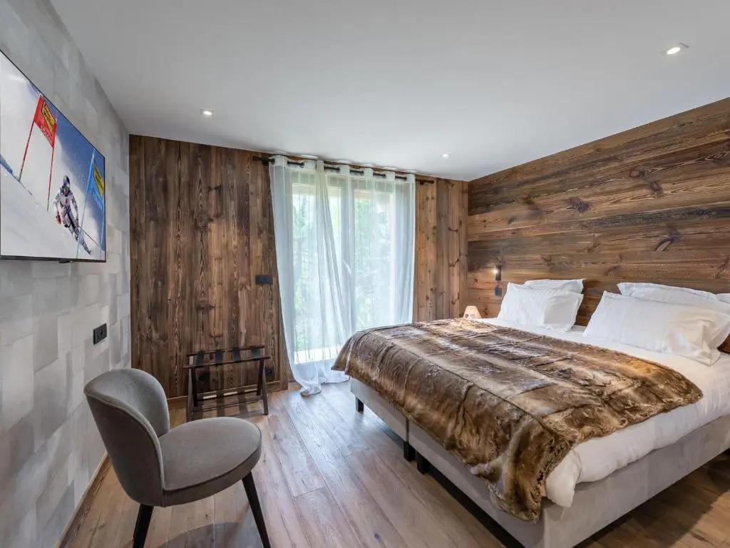 Chalet Luxe 12 Pers. Face aux Pistes avec Skiroom, Garage, Salle de Sport et Services Inclus - FR-1-569-19